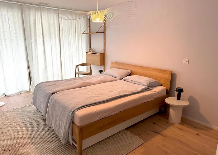 Calm And Luxurious Retreat Apartment